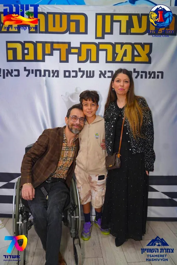 משפחה שלמה בטקס — ביחד בדרך לאלוף